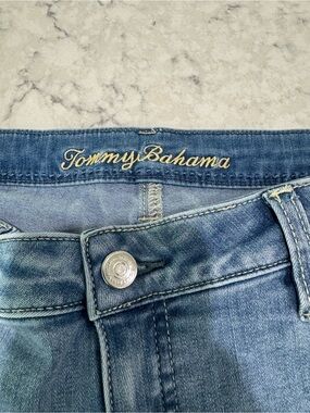 Tommy Bahama Women’s Relaxed Mid rise Slim Boyfriend Jeans light blue denim NWOT